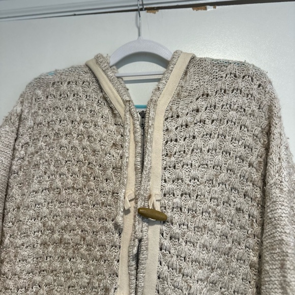 Free People Oversized Sz: S Cable Knit Chunky Cream Cardigan. Toggle Buttons. - Picture 10 of 16